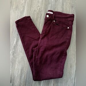 Good American Women's Skinny Jeans in Burgundy